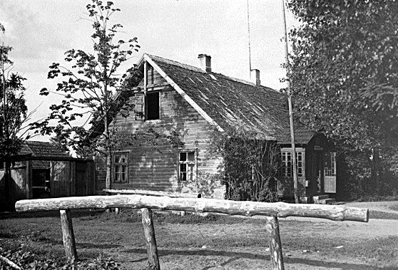 File:Riidaja vallamaja idapoolt Helme kihelkond 1932 [Eesti Rahva Muuseum 630-47_www.muis.ee].jpg